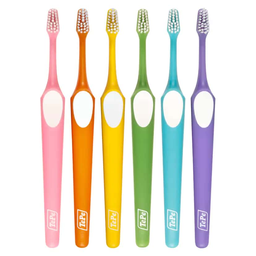 مسواک تپه Supreme Compact Soft با سر کوچک و الیاف دولایه مناسب پاکسازی روزانه دندان‌ها